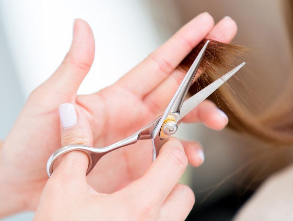 someone-trimming-split-ends